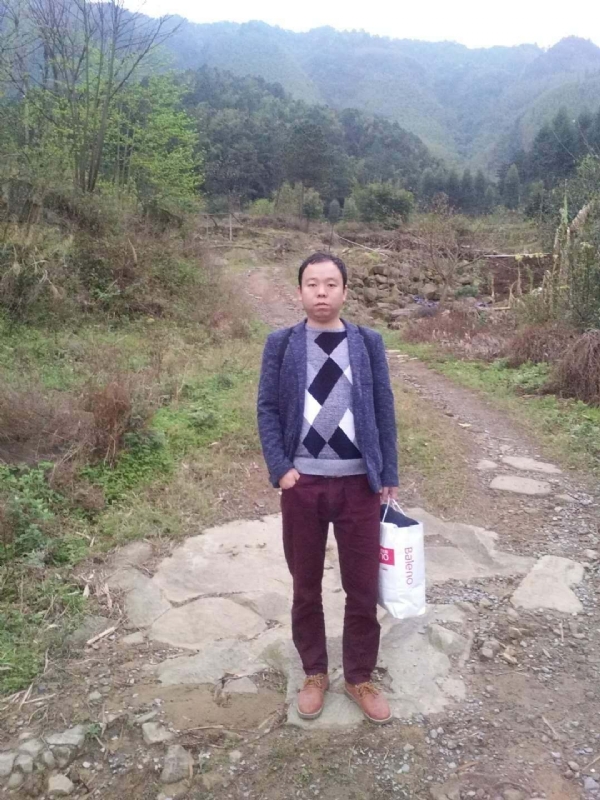 奋斗的第一张照片--乌鲁木齐相亲服务中心