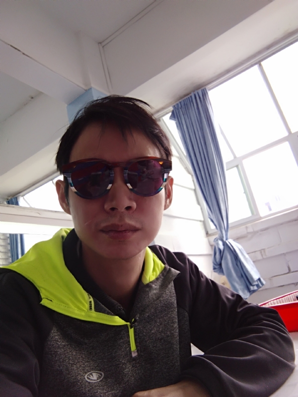 五华移民男的第一张照片--乌鲁木齐相亲服务中心