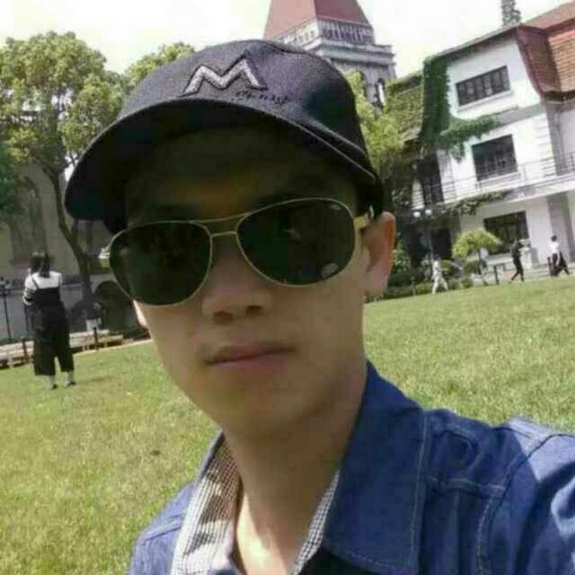 龙小华的第一张照片--乌鲁木齐相亲服务中心