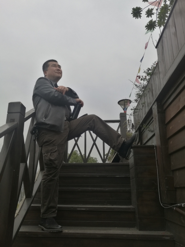 孤单背影的第一张照片--乌鲁木齐相亲服务中心