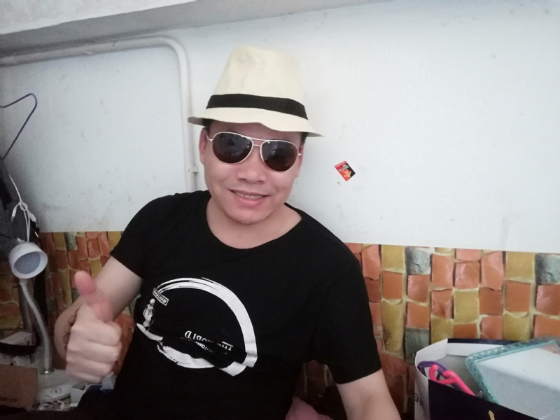 艰难爱情的第一张照片--乌鲁木齐相亲服务中心