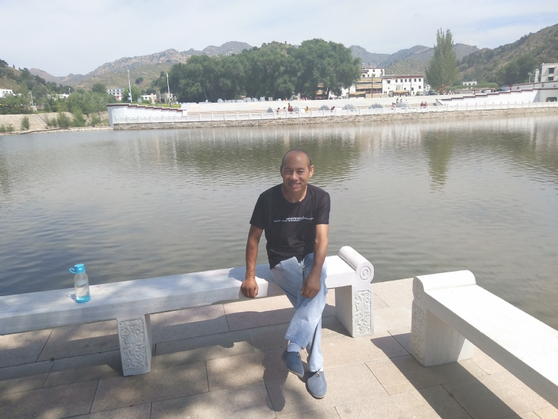 大漠独行的第一张照片--乌鲁木齐相亲服务中心