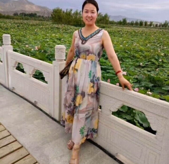 红叶的第一张照片--乌鲁木齐相亲服务中心