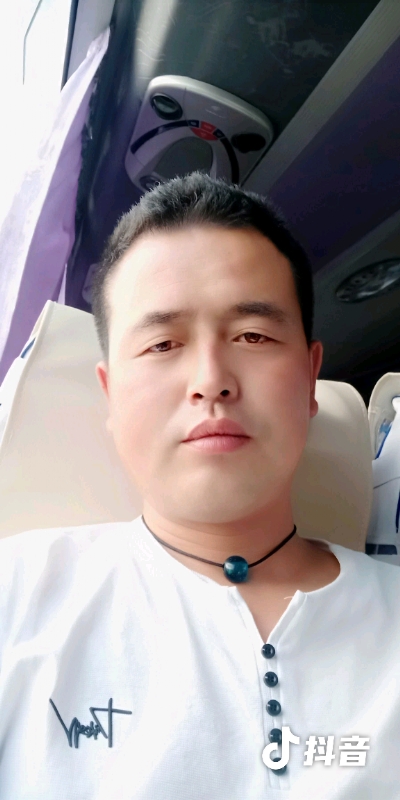 瞬间被爱上的第一张照片--乌鲁木齐相亲服务中心