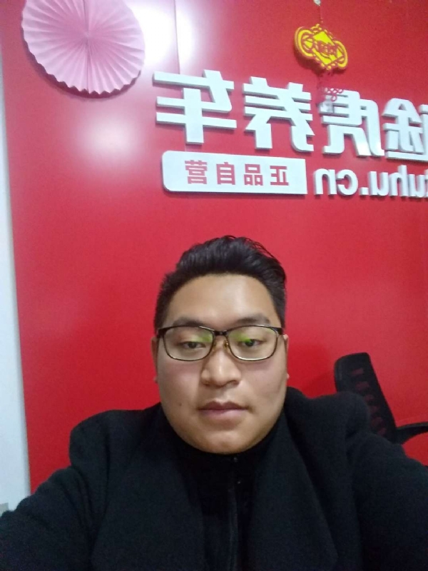 向上倾斜45度的第一张照片--乌鲁木齐相亲服务中心