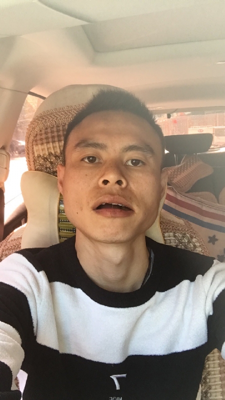 小何的第一张照片--乌鲁木齐相亲服务中心