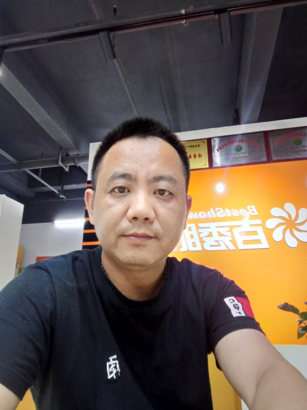 开心就好的第一张照片--乌鲁木齐相亲服务中心