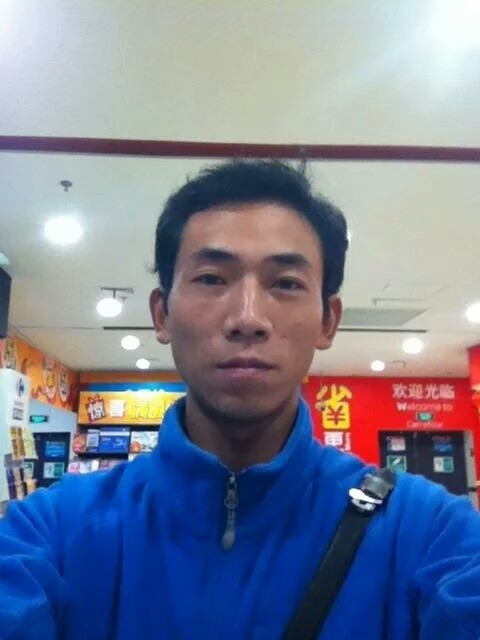 青草地溪水边的第一张照片--乌鲁木齐相亲服务中心