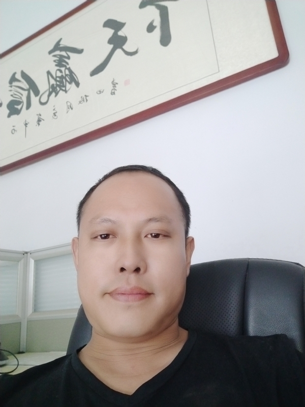 山丘的第一张照片--乌鲁木齐相亲服务中心