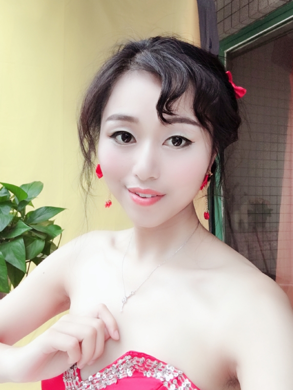 薇薇的第一张照片--乌鲁木齐相亲服务中心
