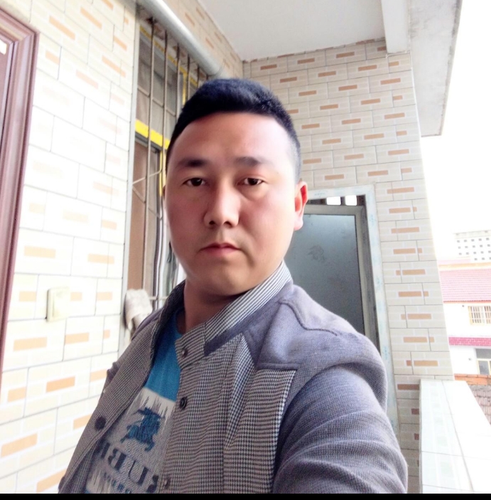 帅帅的大叔的第一张照片--乌鲁木齐相亲服务中心