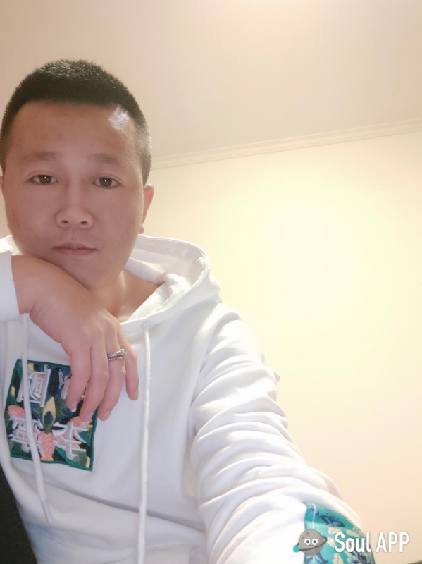 Away的第一张照片--乌鲁木齐相亲服务中心