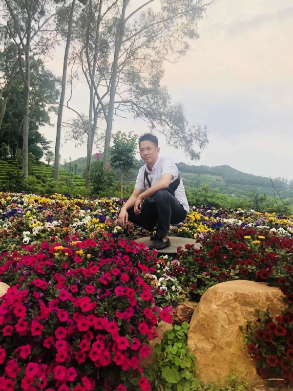 小郑的第一张照片--乌鲁木齐相亲服务中心