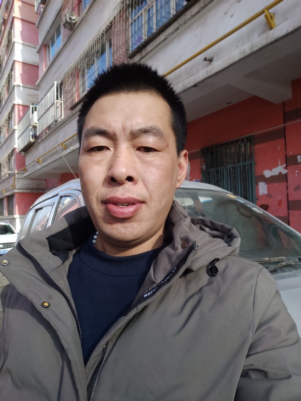华哥的第二张照片--乌鲁木齐相亲服务中心