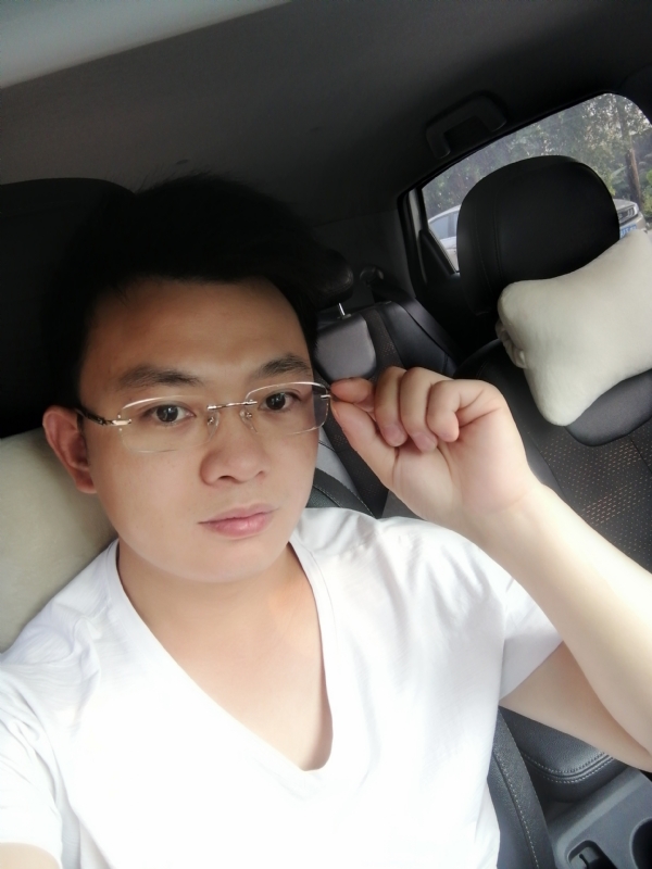 幸福的拥抱的第二张照片--乌鲁木齐相亲服务中心