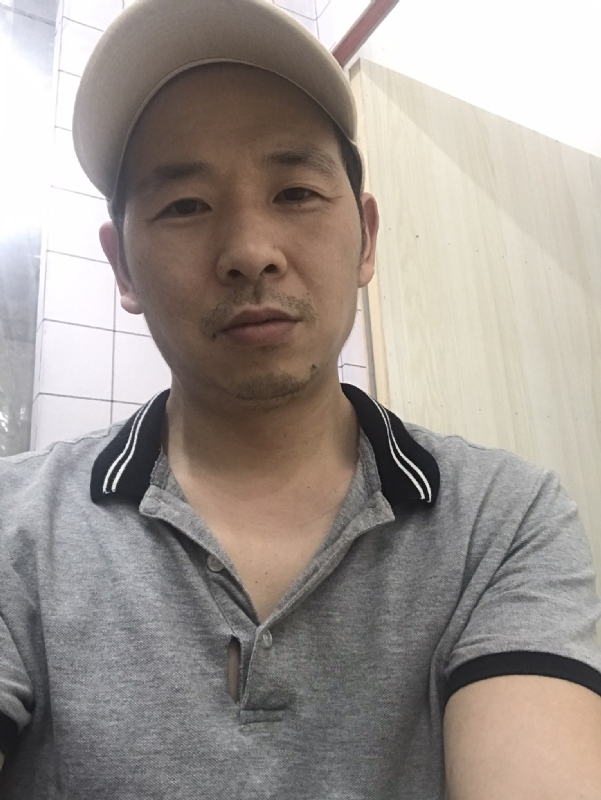 老何的第一张照片--乌鲁木齐相亲服务中心