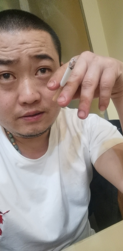 孤独的螃蟹的第一张照片--乌鲁木齐相亲服务中心