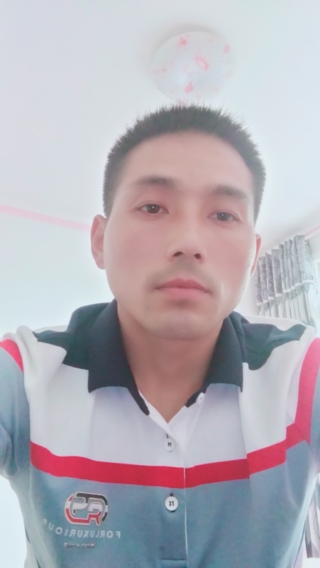 染红尘世的第一张照片--乌鲁木齐相亲服务中心