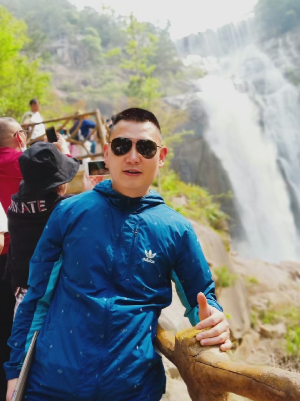 钟爱一生的第一张照片--乌鲁木齐相亲服务中心