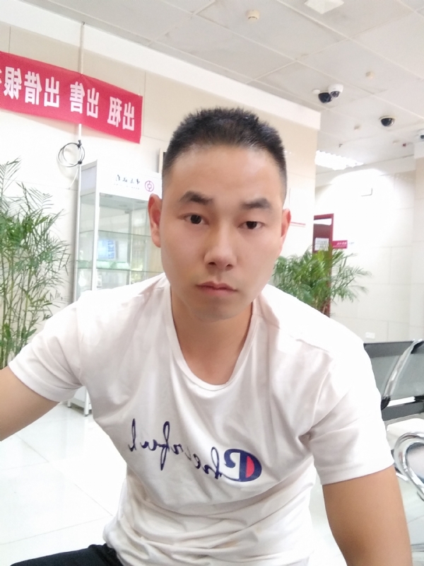 小少的第二张照片--乌鲁木齐相亲服务中心