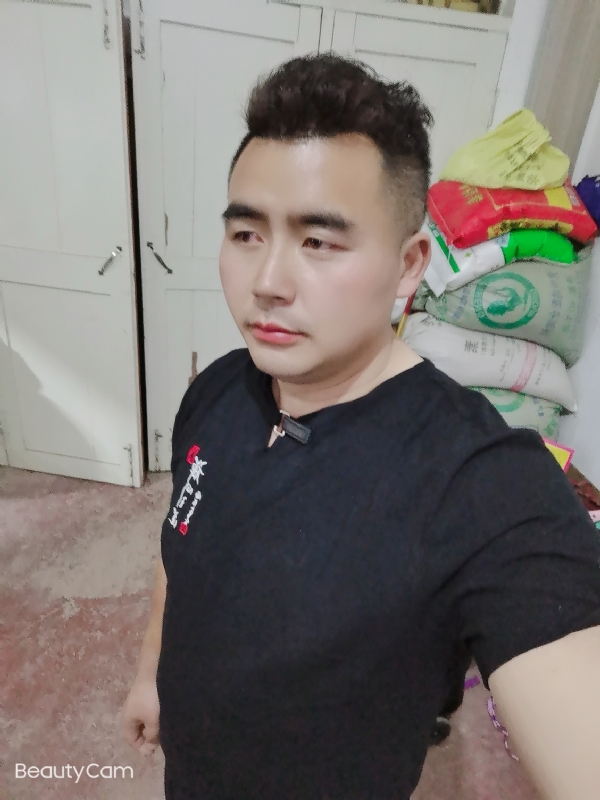 阿杰的第一张照片--乌鲁木齐相亲服务中心