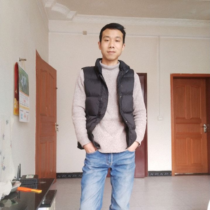 小伙子的第一张照片--乌鲁木齐相亲服务中心