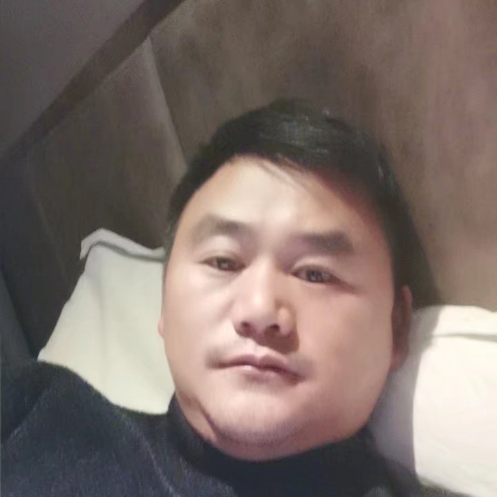 奔跑的第二张照片--乌鲁木齐相亲服务中心