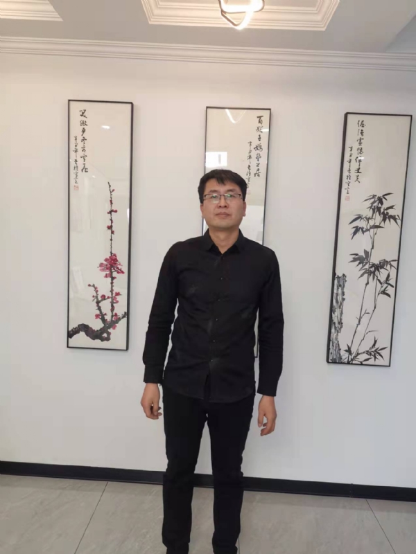 情义比天高的第一张照片--乌鲁木齐相亲服务中心