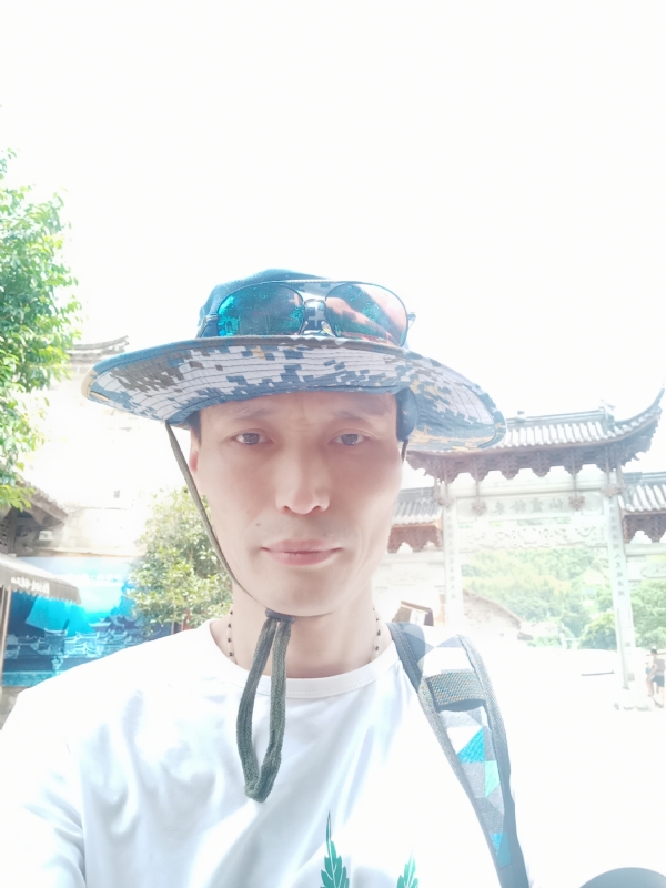 童群海的第一张照片--乌鲁木齐相亲服务中心