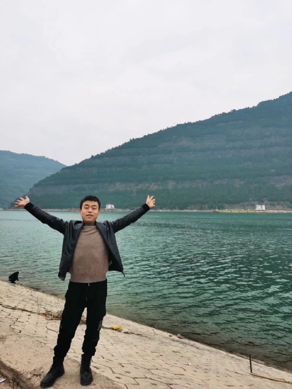 寂寞的风的第一张照片--乌鲁木齐相亲服务中心
