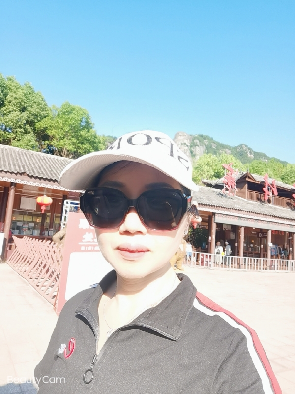 山百合的第一张照片--乌鲁木齐相亲服务中心