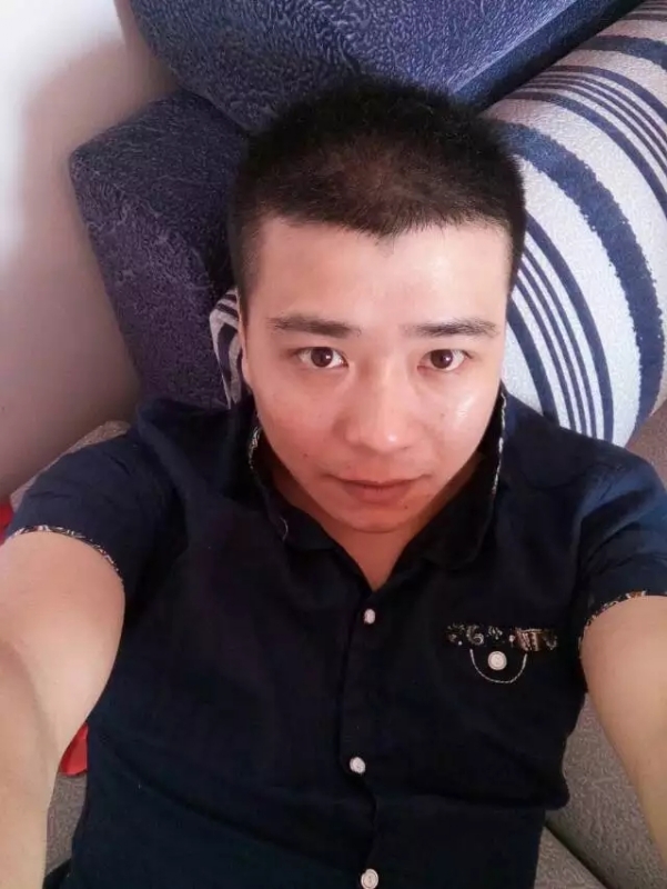 漫步的面包的第一张照片--乌鲁木齐相亲服务中心
