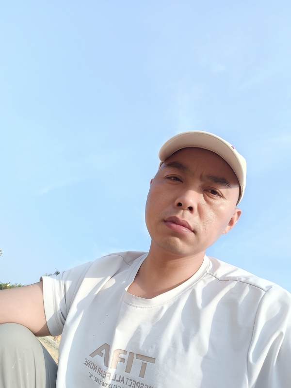 哥哥的第一张照片--乌鲁木齐相亲服务中心