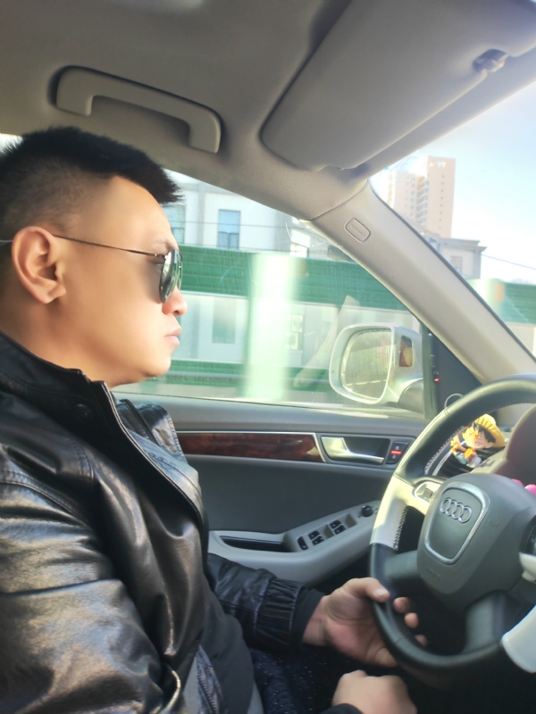 Mr陈的第一张照片--乌鲁木齐相亲服务中心