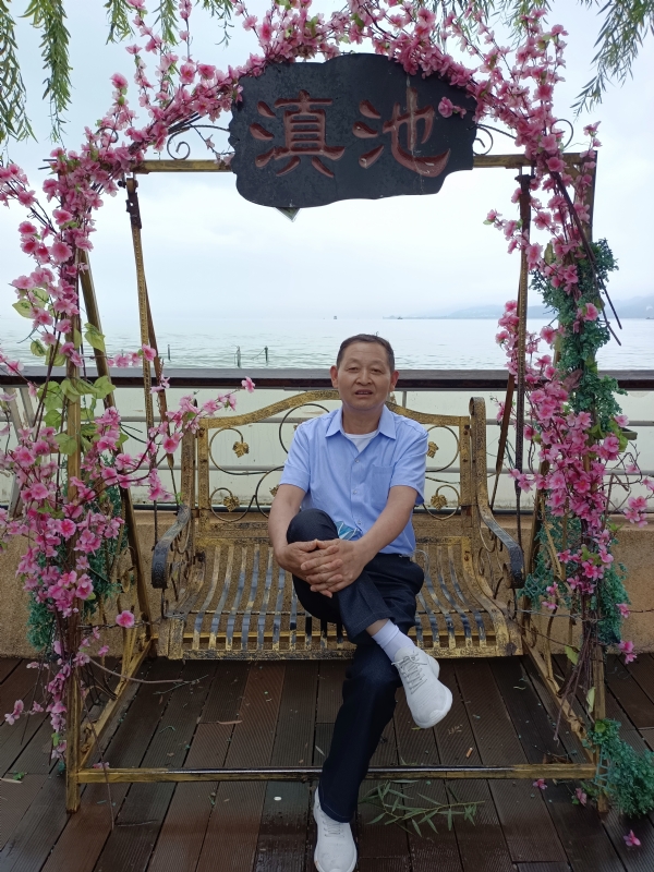 奋斗的第一张照片--乌鲁木齐相亲服务中心