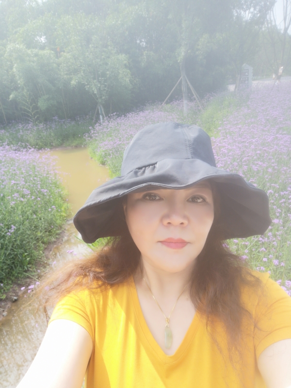 宛霞的第三张照片--乌鲁木齐相亲服务中心