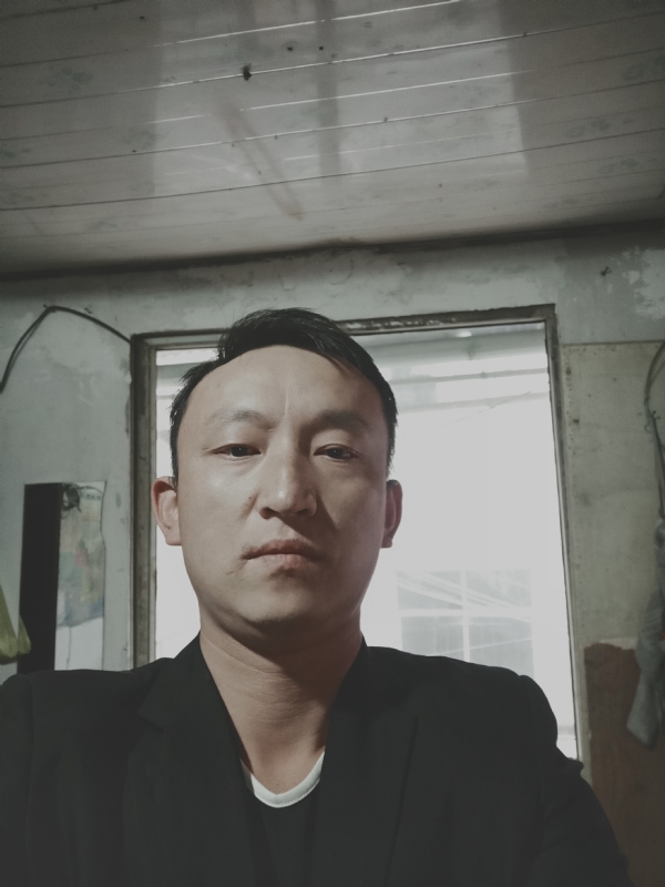 放弃爱你的第一张照片--乌鲁木齐相亲服务中心