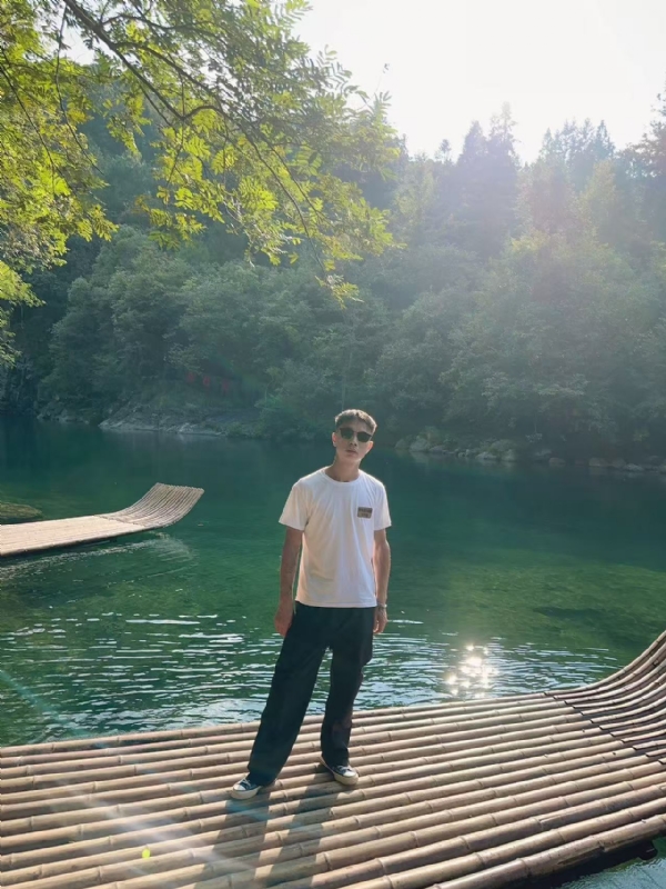 林言的第二张照片--乌鲁木齐相亲服务中心