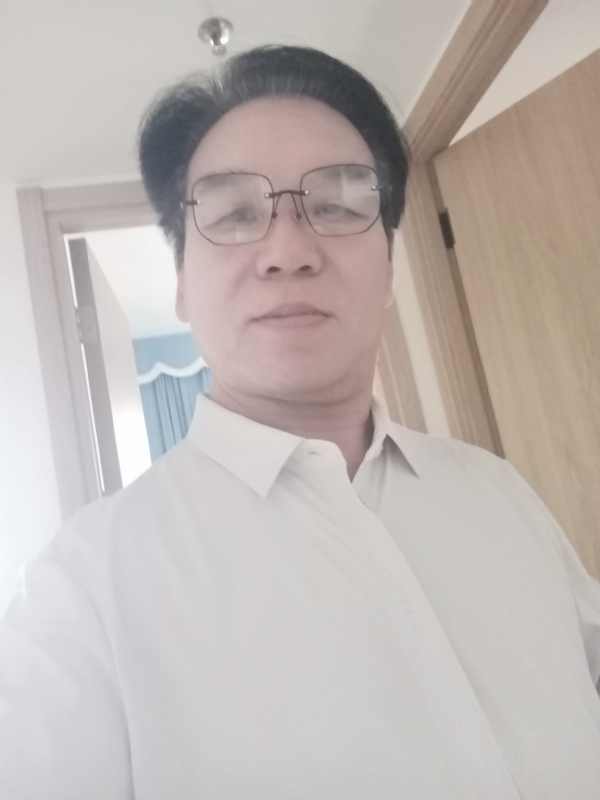 李敎授的第二张照片--乌鲁木齐相亲服务中心
