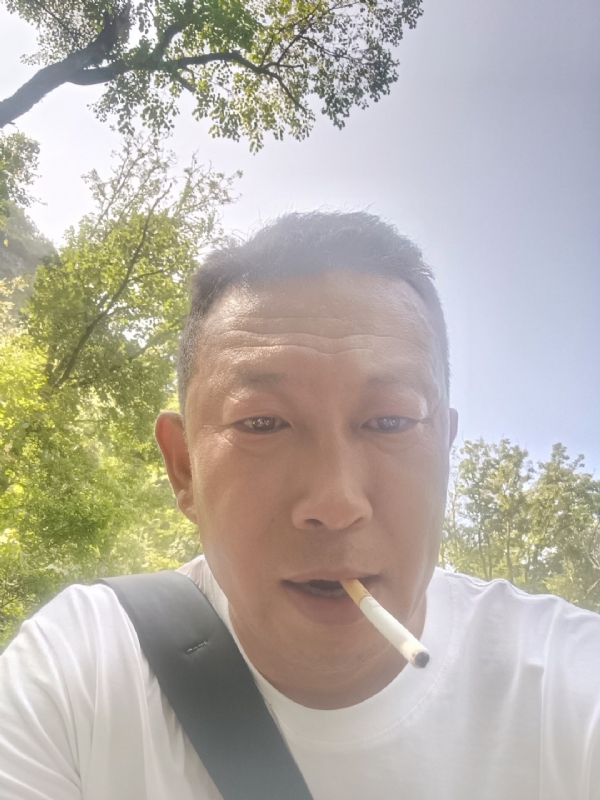 中年大叔的第一张照片--乌鲁木齐相亲服务中心