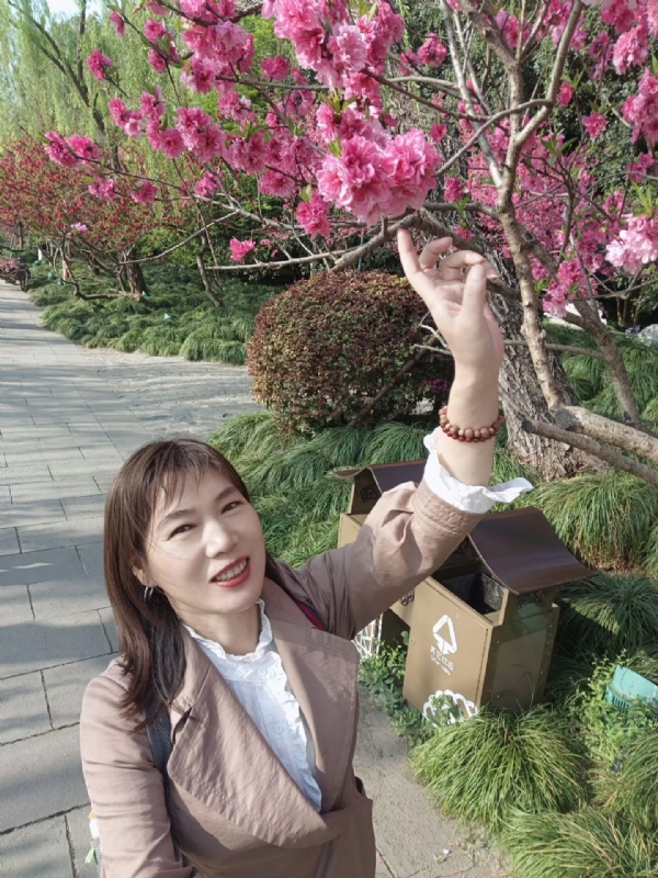 丽娜的第四张照片--乌鲁木齐相亲服务中心