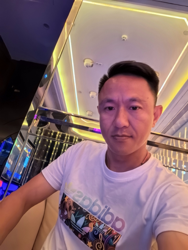 辞岸的第一张照片--乌鲁木齐相亲服务中心