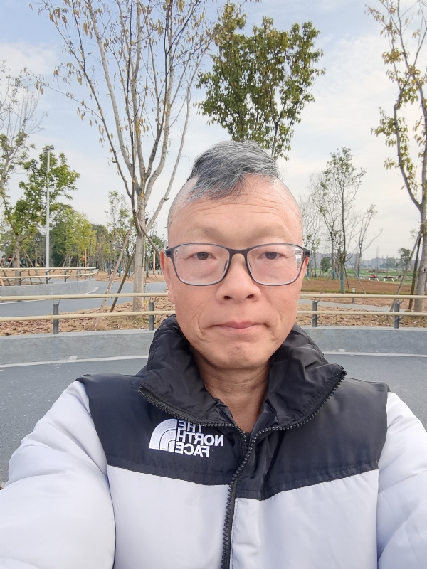 做喜欢的事的第一张照片--乌鲁木齐相亲服务中心