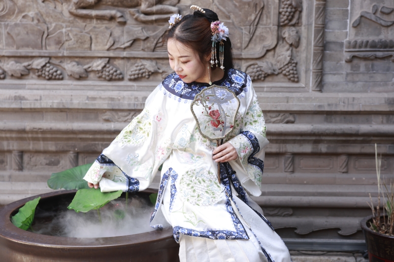 认真的雪的第一张照片--乌鲁木齐相亲服务中心