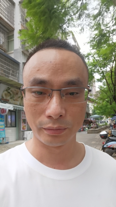 孤狼的第一张照片--乌鲁木齐相亲服务中心